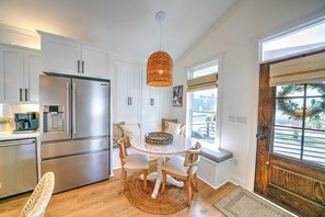 Dining - 198 Venture Blvd. - 3 Bedroom 2 baths - Includes Golf Cart, Beach Chairs and Wifi (Panama City Beach)