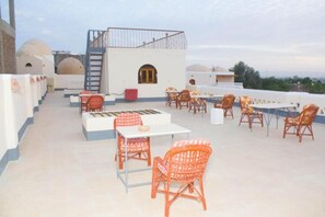 Couples dining - Desert paradise Hotel (Luxor)