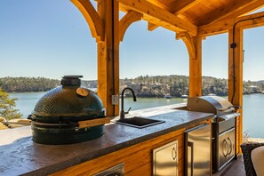 Wasserkocher mit Kaffee-/Teezubehör, Esstisch, Kücheninsel