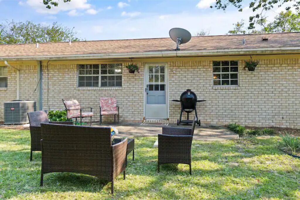 Family-Friendly 4 BR Private Home 10 Min To Beach