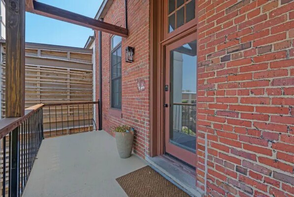 Exterior detail - Posh Suite Heart of Downtown (Pensacola)