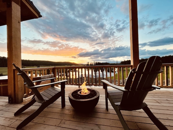 Cabane Luxe, 2 grands lits, vue fleuve | Terrasse/Patio