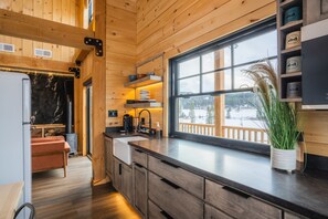 Cabaña de lujo, 2 camas de matrimonio, vistas al valle | Cocina privada | Máquina de café espresso