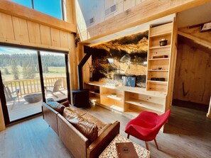 Cabane Luxe, 2 grands lits, vue vallée | Coin séjour