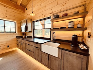 Cabane Luxe, 2 grands lits, vue vallée | Cuisine privée