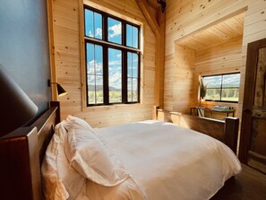 Luksushytte, 2 queensize-senger, elveutsikt | Sengetøy av topp kvalitet, memory foam-senger og strykejern/-brett