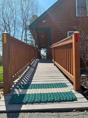 Property grounds - Beau's Bungalow Lakefront Home (Bradley)