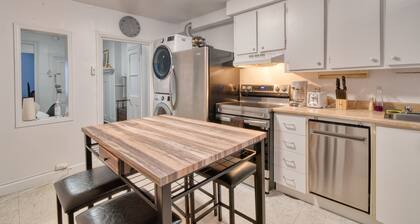 037 Next to the Parliament and the Grand Théâtre, apt.2 rooms + parking lot