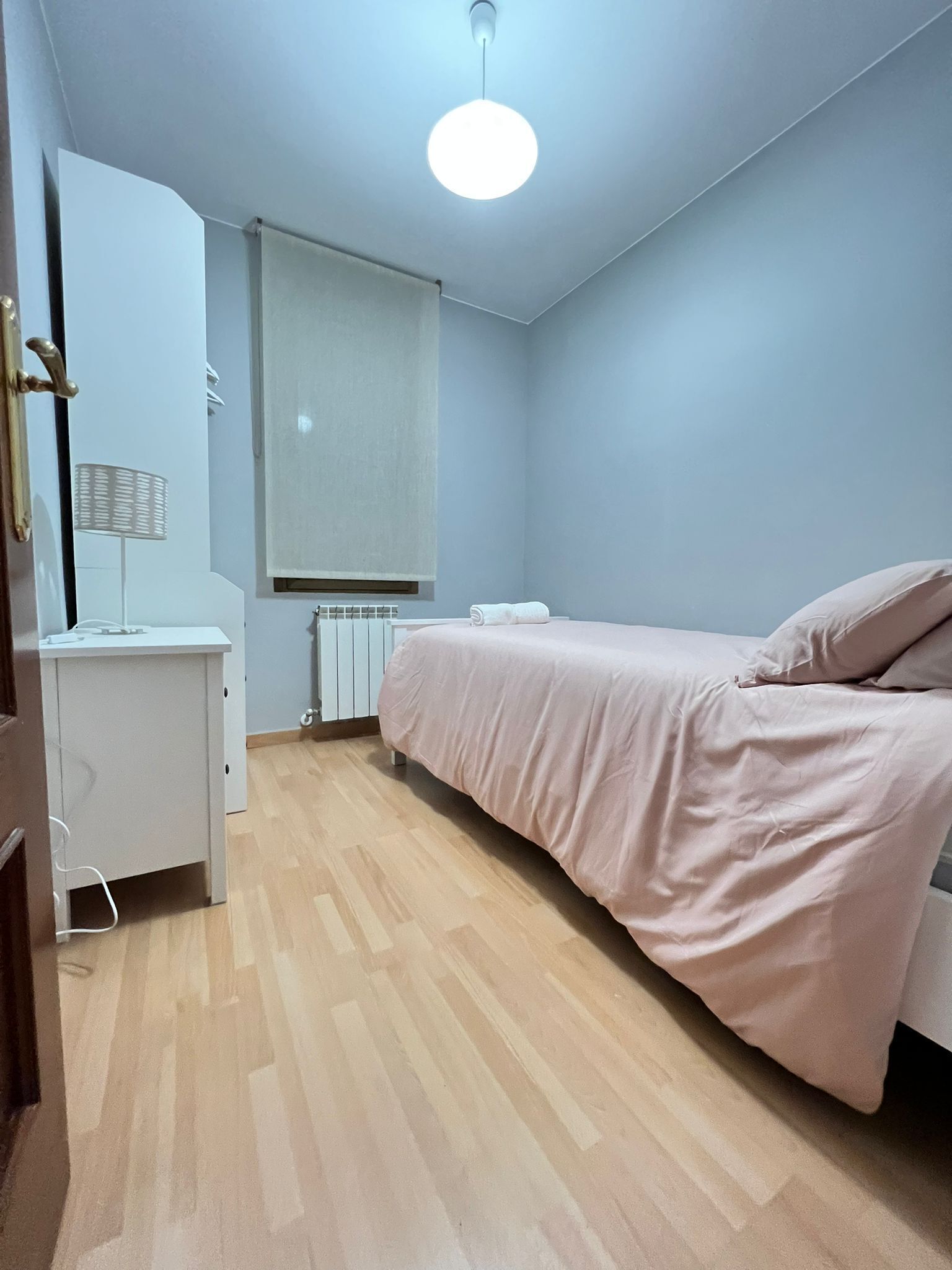 4 dormitorios, tabla de planchar con plancha, wifi gratis y ropa de cama