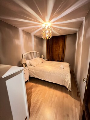 4 chambres, fer et planche à repasser, Wi-Fi gratuit, draps fournis