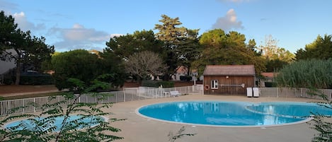 Piscine couverte, piscine extérieure
