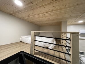 1 bedroom, desk, WiFi, bed sheets