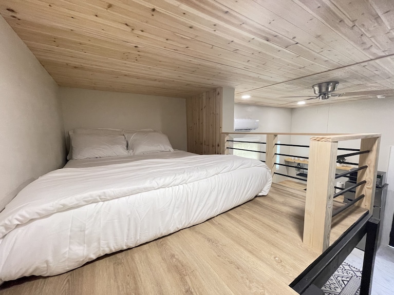 Modern Ocala Studio Cabin - Ocala, FL