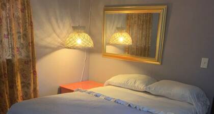 13) The Flower Box w/ Queen bed