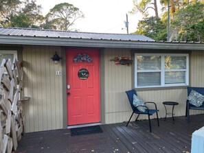 Exterior - 09) Artist's Cottage (Inglis)