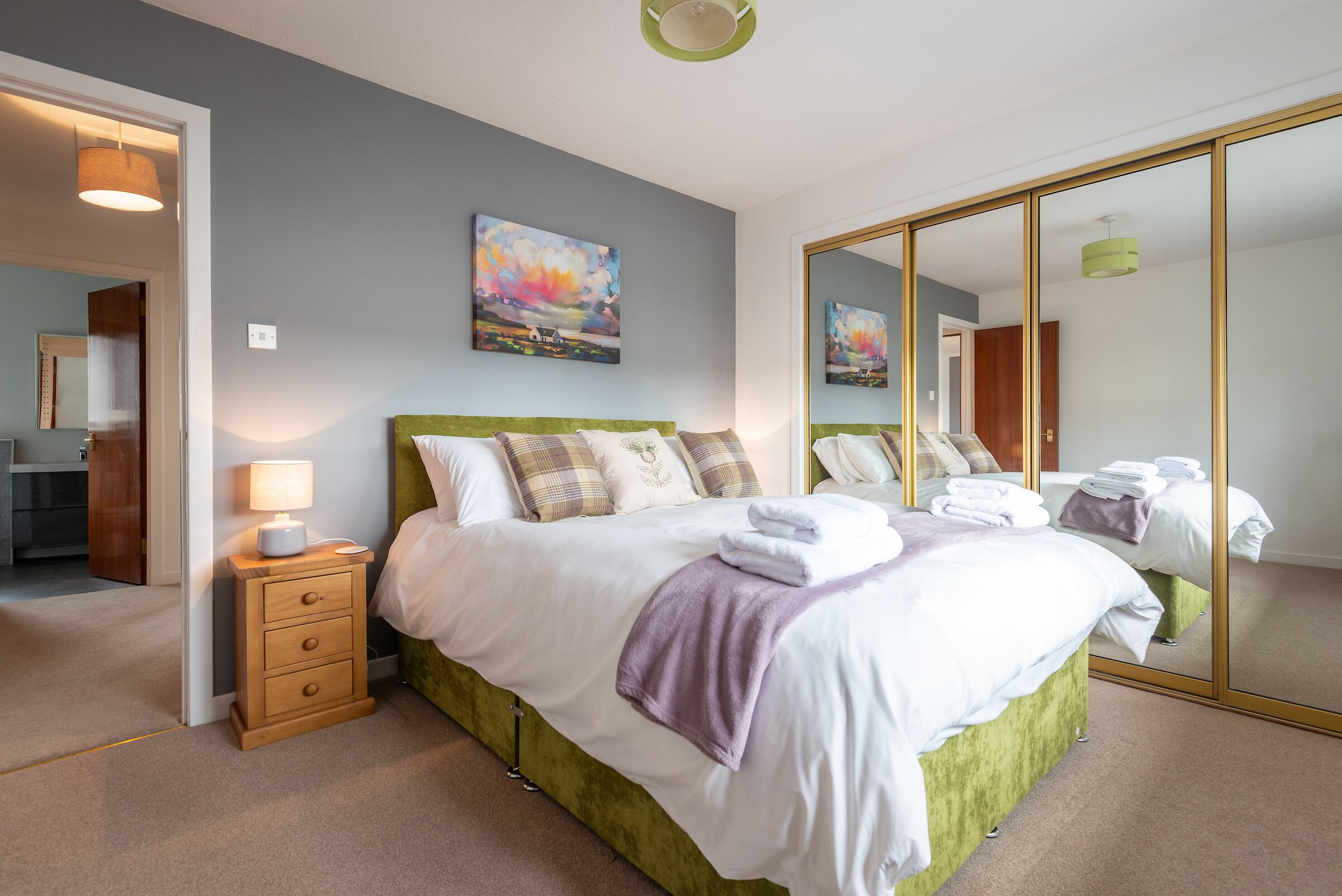 2 bedrooms, desk, iron/ironing board, travel crib