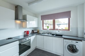 Fridge, microwave, oven, stovetop - Centrally located, modern & comfortable apartment with parking. (Inverness)