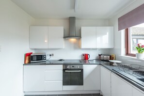 Fridge, microwave, oven, stovetop - Centrally located, modern & comfortable apartment with parking. (Inverness)