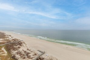 På stranden
