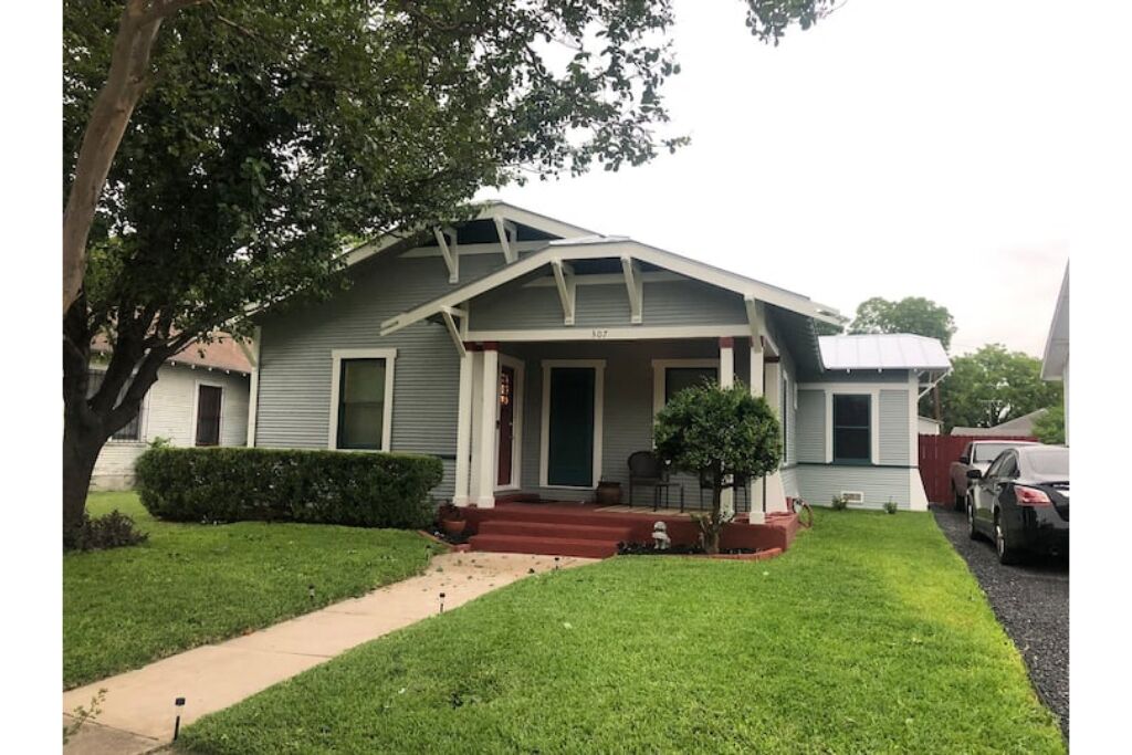Southtown/Downtown home away from home! Great Area