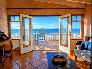 Living area - Elegant Beachfront Family Oasis (Ensenada)