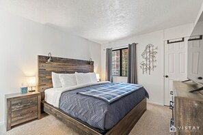 3 slaapkamers, een bureau, wifi, beddengoed