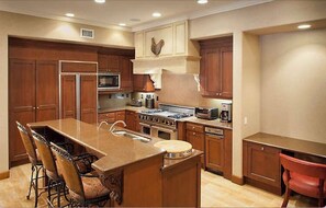 冷蔵庫、ハイチェア