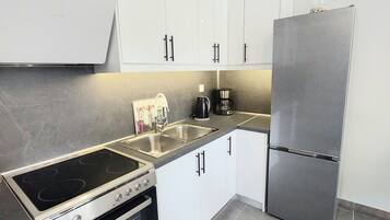 Réfrigérateur, lave-vaisselle, bouilloire électrique