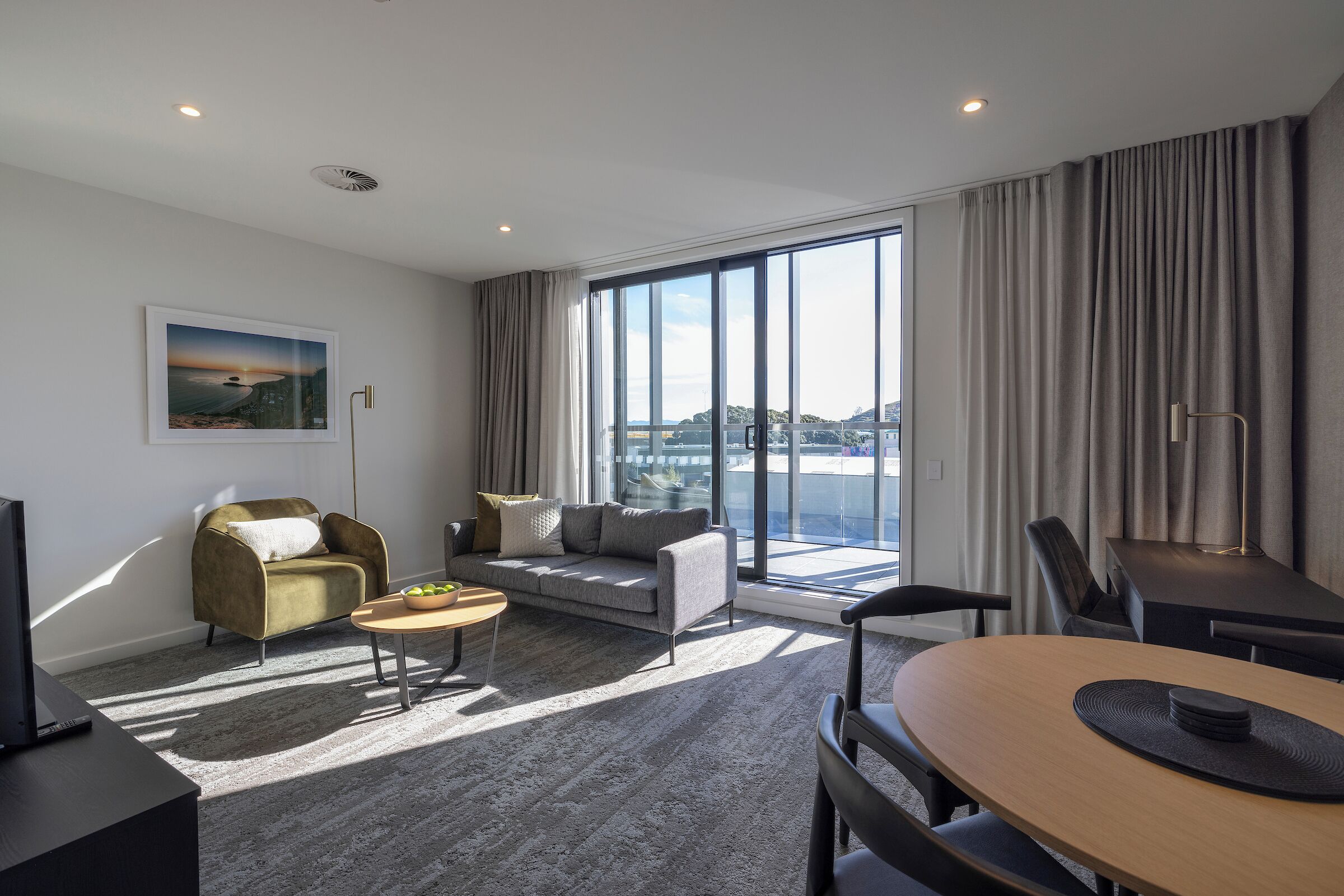 エグゼクティブ アパートメント 2 ベッドルーム | ノートパソコン用作業スペース、防音設備、アイロン / アイロン台、WiFi (無料)