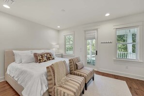 4 Schlafzimmer, Schreibtisch, Bügeleisen/Bügelbrett, WLAN