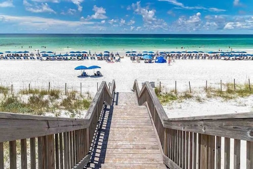 Watercolor House: Beach Access, & Family Fun!