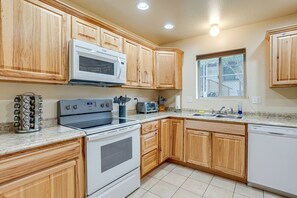 Fridge, microwave, oven, stovetop - Walk to Downtown Prescott: Home w/ Fenced Yard! (Prescott)