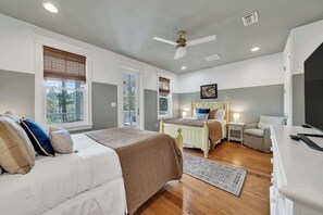 4 bedrooms, desk, iron/ironing board, WiFi