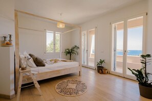 8 bedrooms, iron/ironing board, WiFi, bed sheets