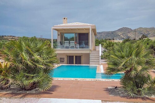Seafront 2 bedroom villa