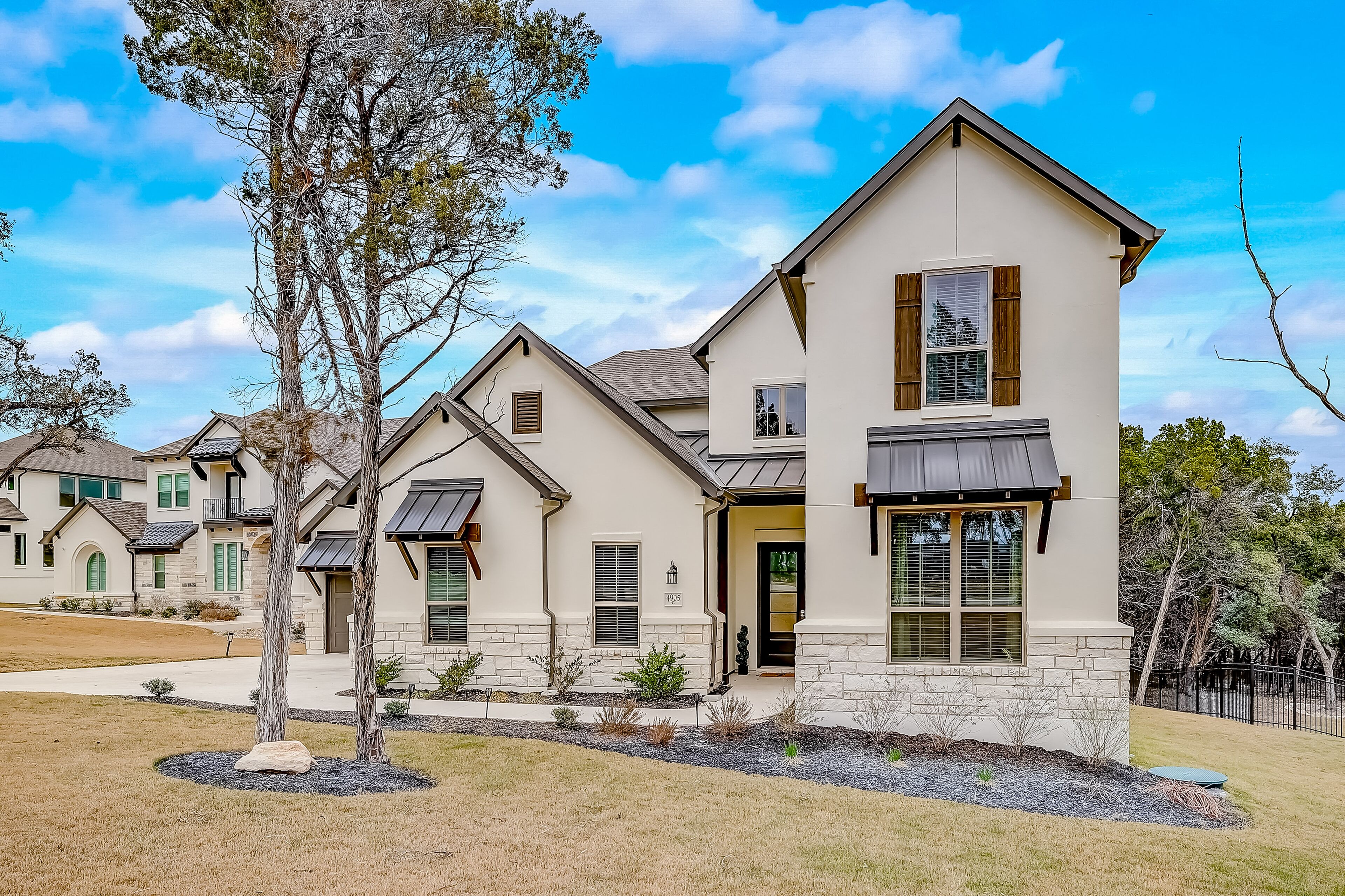 Inviting 2-story home near the water with grill, patio, streaming, books, AC