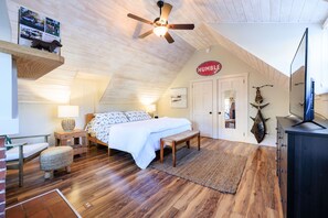 1 bedroom, desk, WiFi, bed sheets