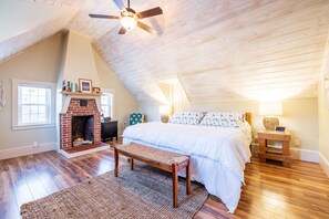 1 camera, una scrivania, Wi-Fi, lenzuola