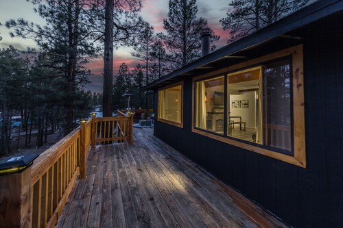 Peaceful Show Low Cabin in the pines! 3 min to the lake!