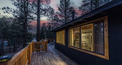 Peaceful Show Low Cabin in the pines! 3 min to the lake!