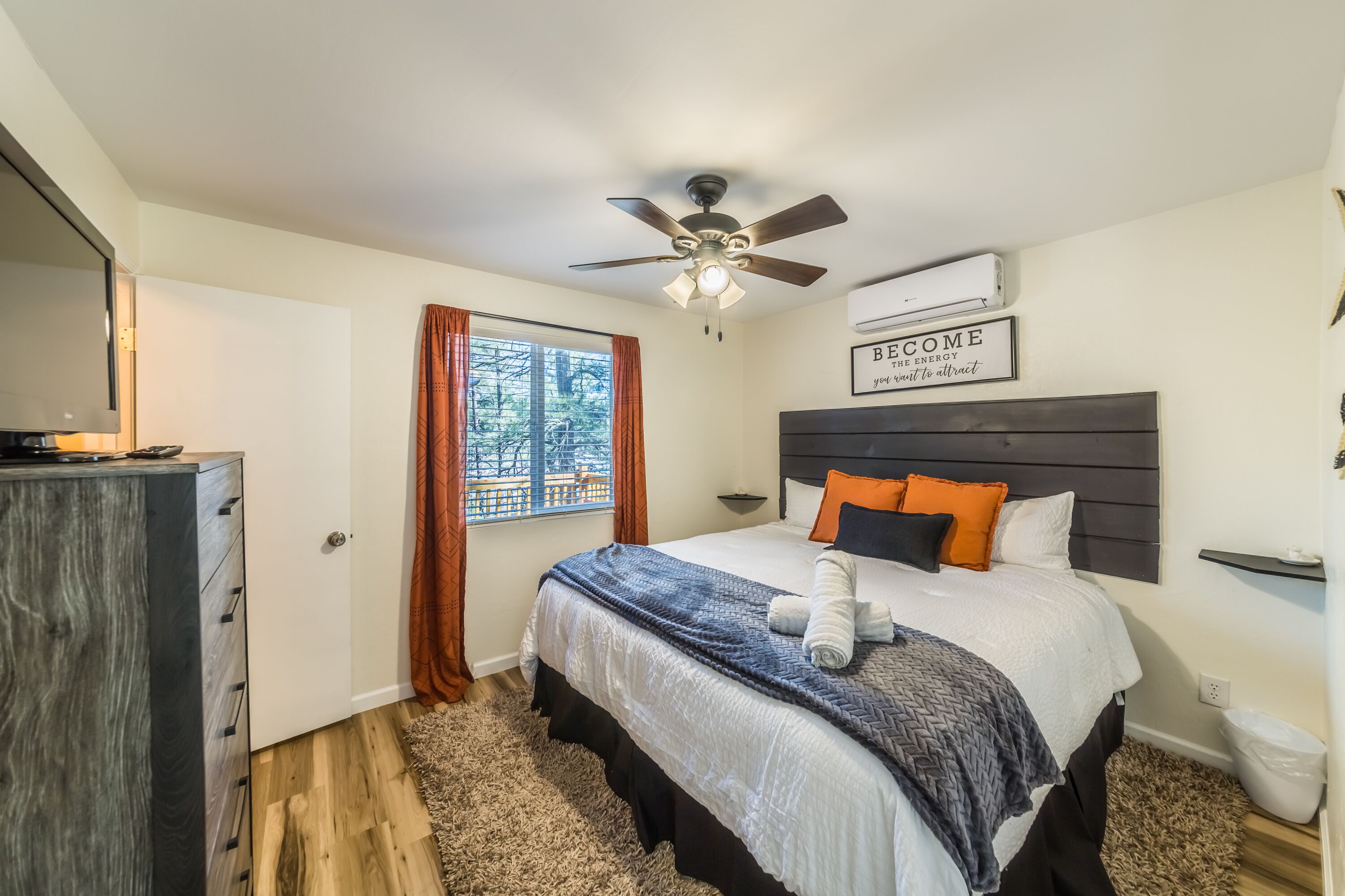 2 bedrooms, iron/ironing board, travel cot, WiFi