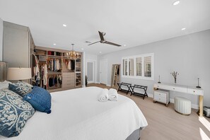 3 bedrooms, in-room safe, desk, iron/ironing board