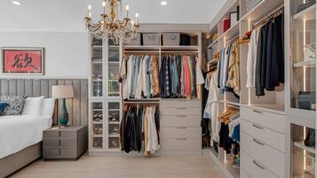 3 bedrooms, in-room safe, desk, iron/ironing board