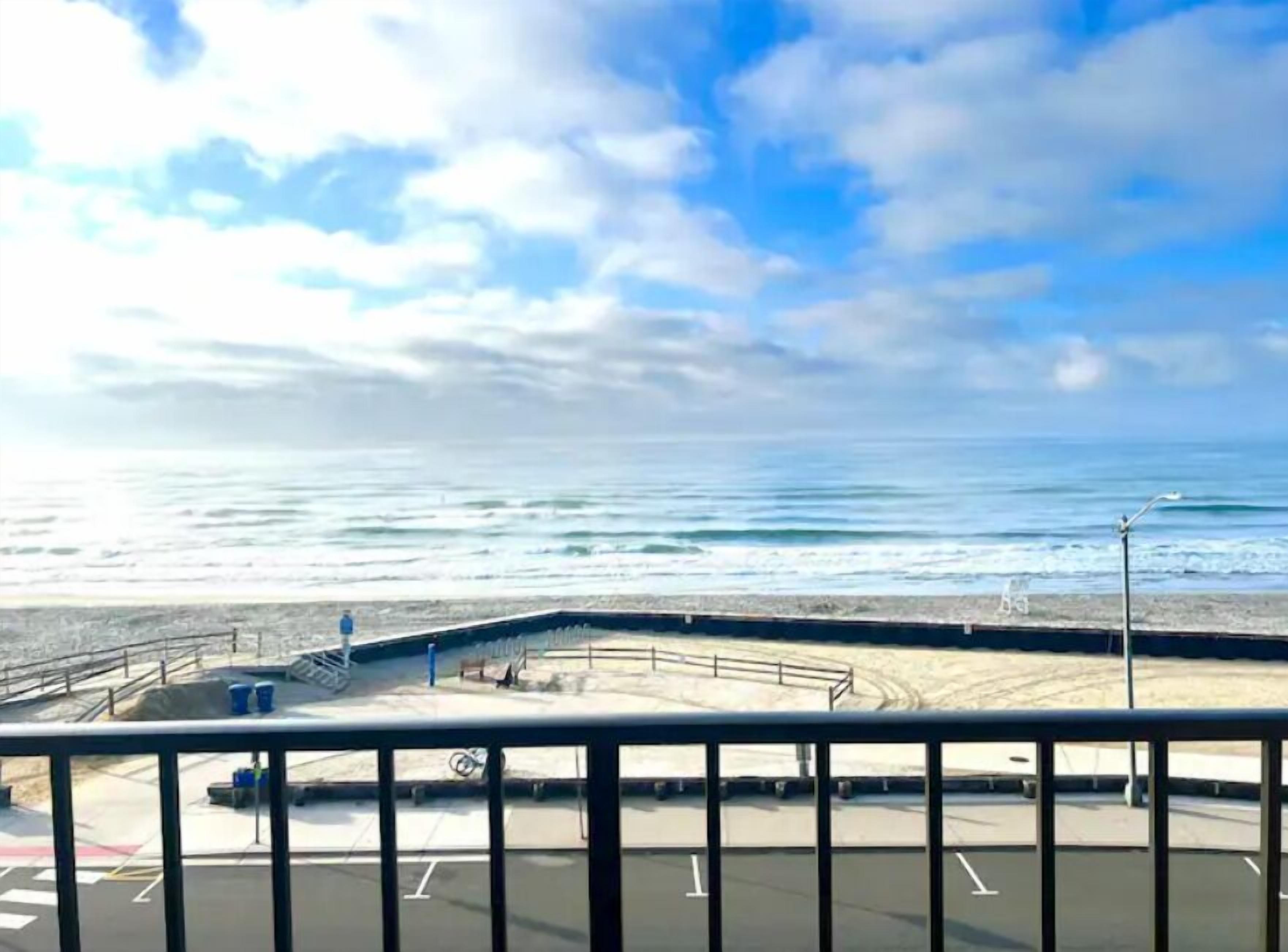 Stunning Beachfront condo - Your Perfect Getaway