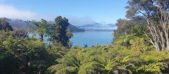 Pelorus Sound Log Home - Off Grid Paradise