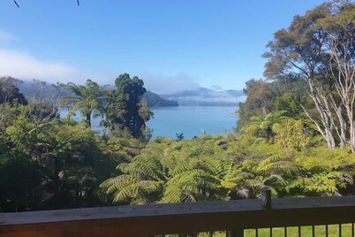 Pelorus Sound Log Home - Off Grid Paradise