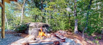 Gorgeous dog-friendly cabin with great view, deck, hot tub, & gas fireplace