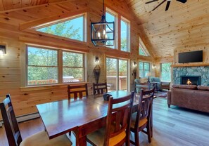 Dining - Dog-friendly cabin - Built in 2022! (Carrabassett Valley)