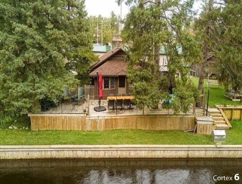 Private River Frontage Cabin! 🌲🚣‍♂️ Paddle, Float, and Relax to Burt Lake! 