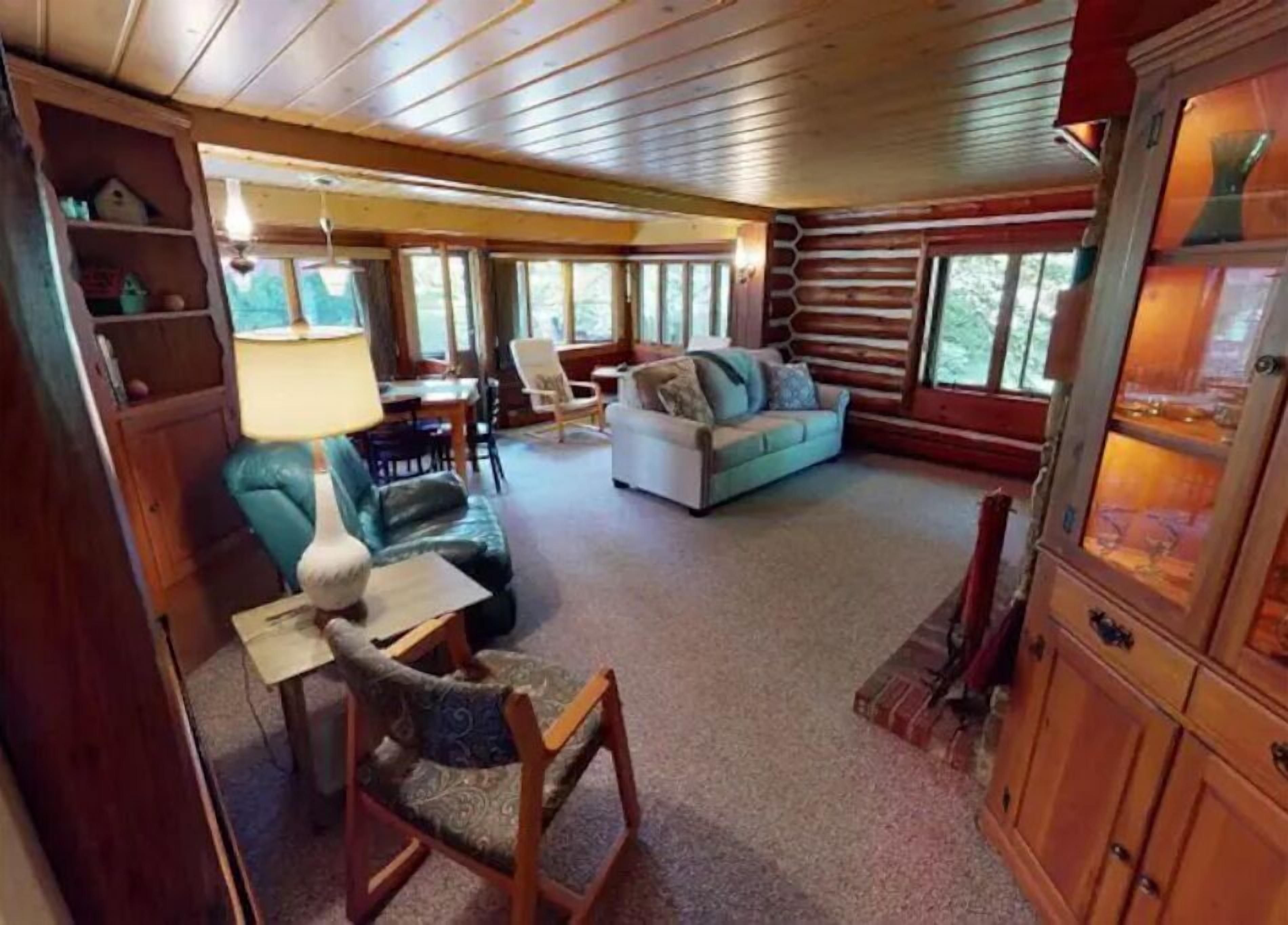 TV connectée, cheminée, lecteur de DVD